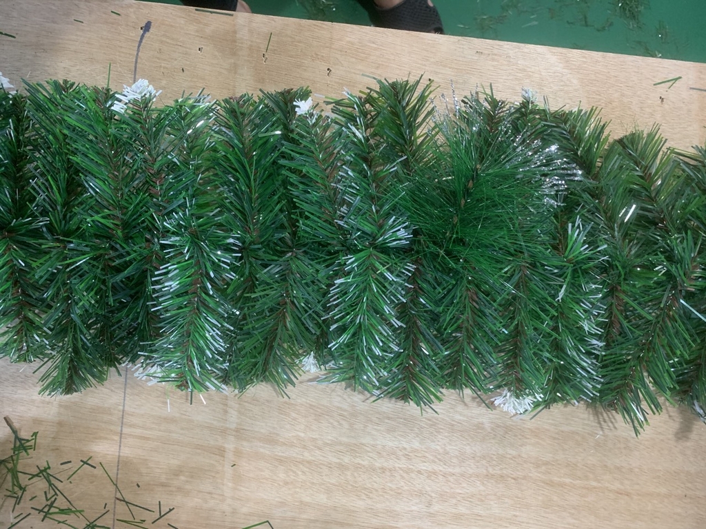 Dây thông xanh 2.7m trang trí Noel, làm vòng nguyệt quế