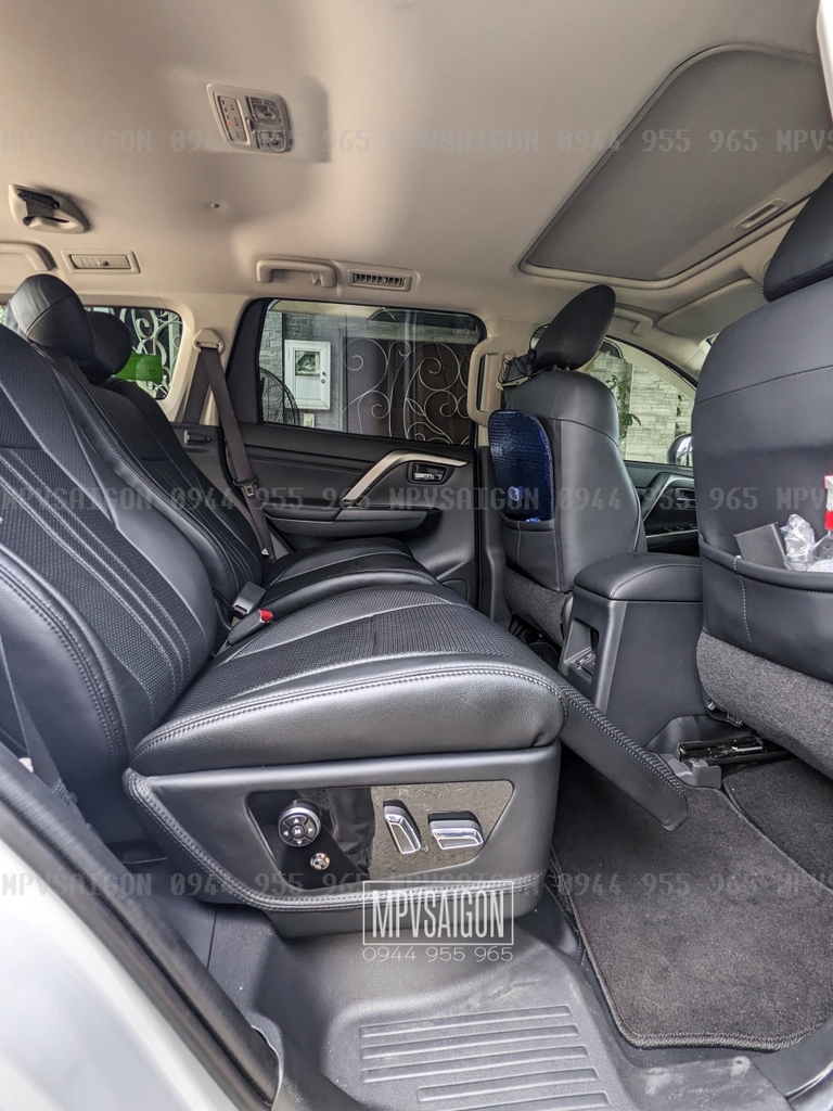 Độ ghế Limousine chỉnh điện matxa Mitsubishi Pajero