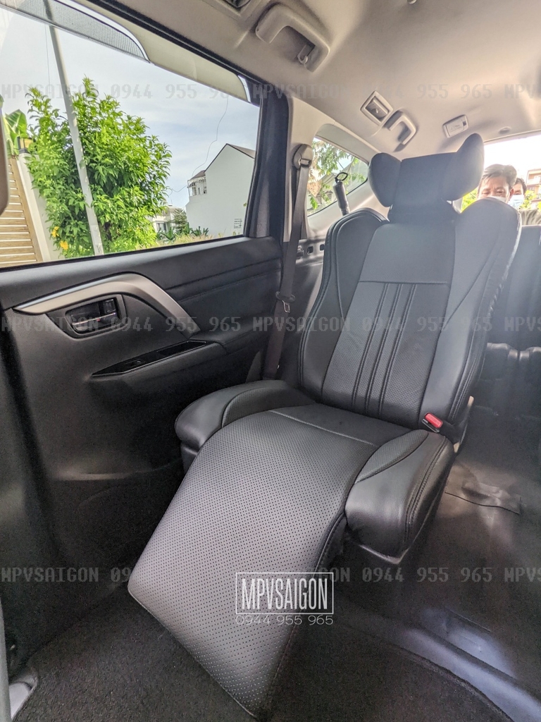 Độ ghế Limousine chỉnh điện matxa Mitsubishi Pajero