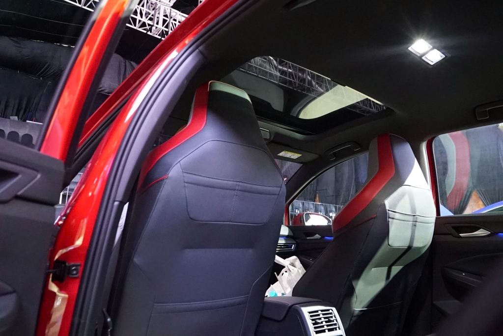 ĐỔI MÀU NỘI THẤT VOLKSWAGEN GOLF