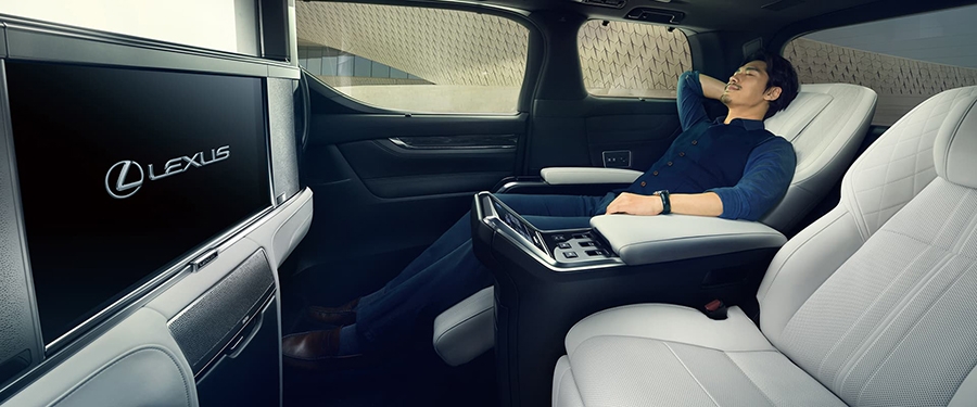 TOYOTA ALPHARD NÂNG CẤP BẢN 4 CHỖ LM CÓ VÁCH NGĂN