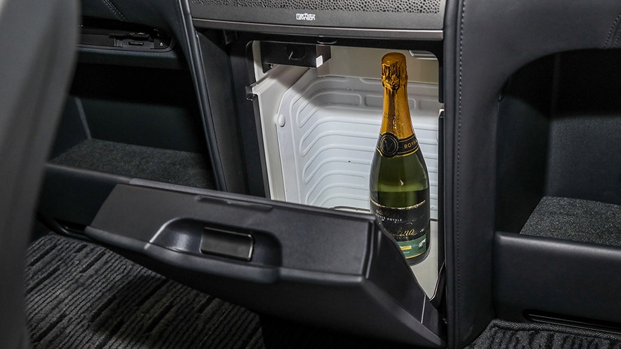 TOYOTA ALPHARD NÂNG CẤP BẢN 4 CHỖ LM CÓ VÁCH NGĂN