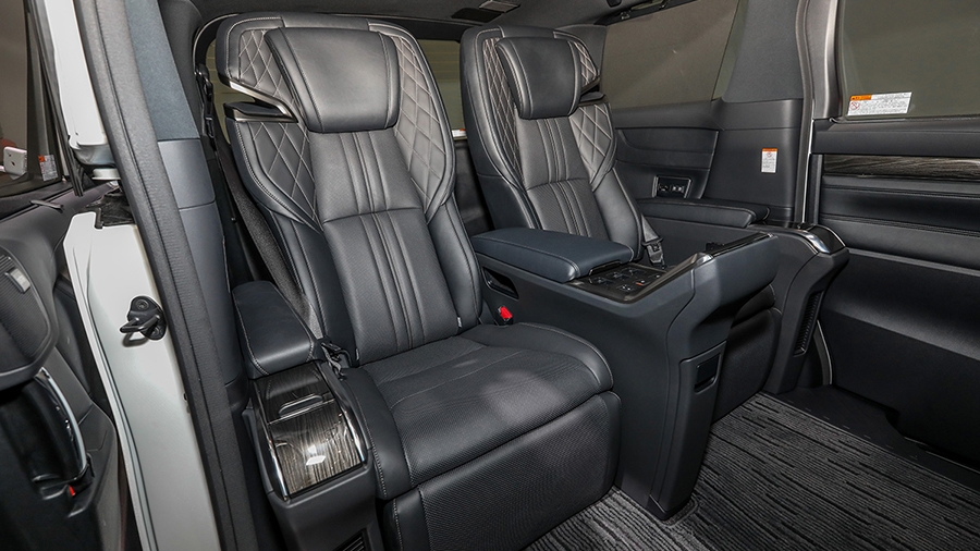 TOYOTA ALPHARD NÂNG CẤP BẢN 4 CHỖ LM CÓ VÁCH NGĂN