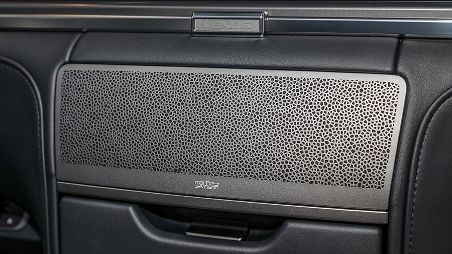 TOYOTA ALPHARD NÂNG CẤP BẢN 4 CHỖ LM CÓ VÁCH NGĂN