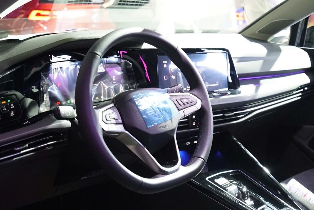 ĐỔI MÀU NỘI THẤT VOLKSWAGEN GOLF