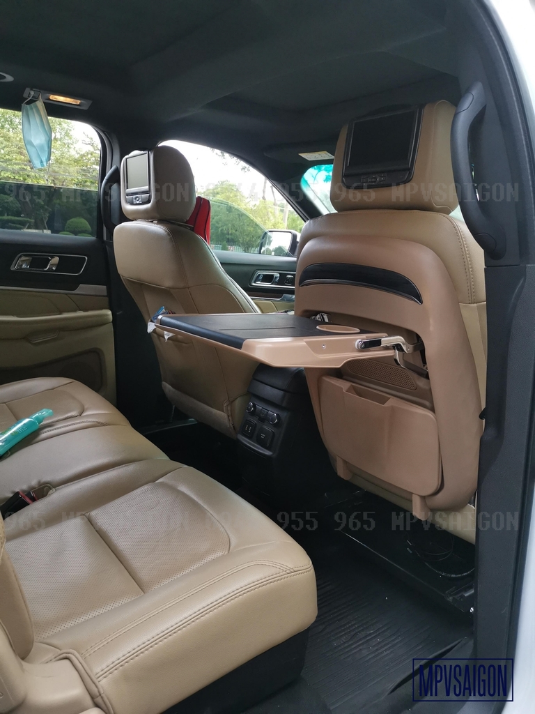 Bàn ăn bàn làm việc trên xe Ford Explorer