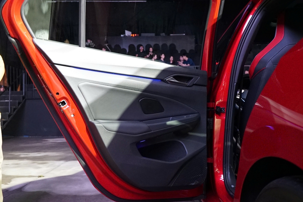 ĐỔI MÀU NỘI THẤT VOLKSWAGEN GOLF