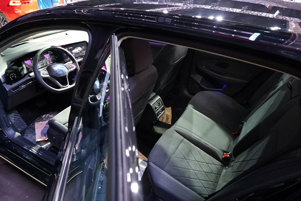 ĐỔI MÀU NỘI THẤT VOLKSWAGEN GOLF