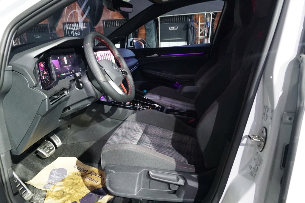 ĐỔI MÀU NỘI THẤT VOLKSWAGEN GOLF