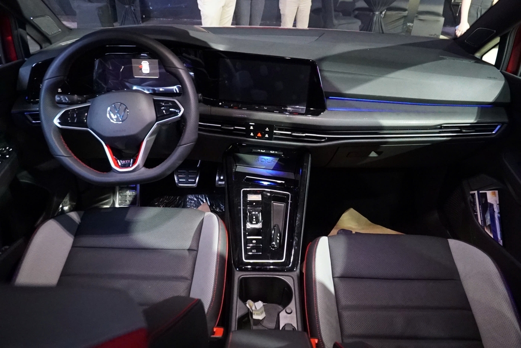 ĐỔI MÀU NỘI THẤT VOLKSWAGEN GOLF