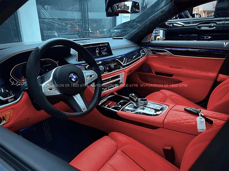 AUDI Q5 bọc da đổi màu nội thất đỏ phối đen