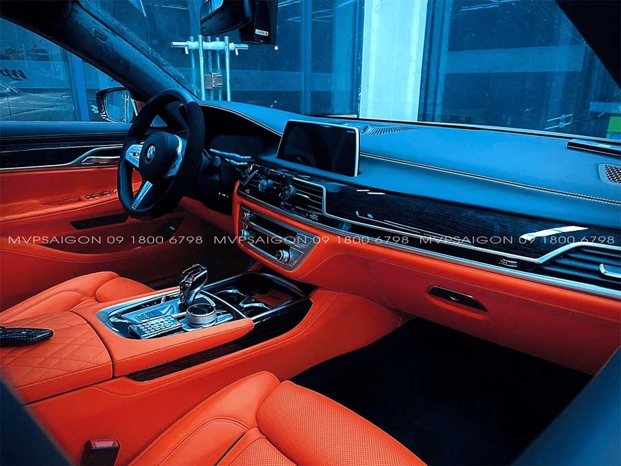 AUDI Q5 bọc da đổi màu nội thất đỏ phối đen