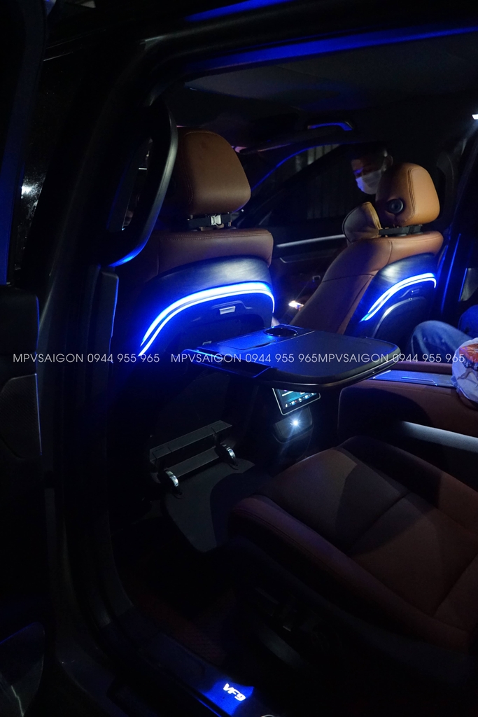 Bàn xếp lưng ghế Vinfast VF9