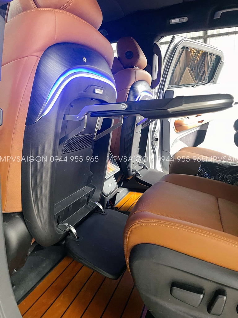 Bàn xếp lưng ghế Vinfast VF9