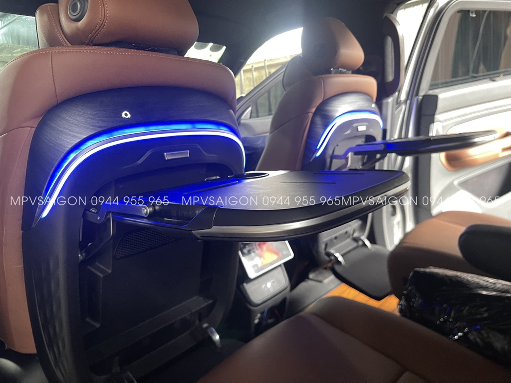 Bàn xếp lưng ghế Vinfast VF9