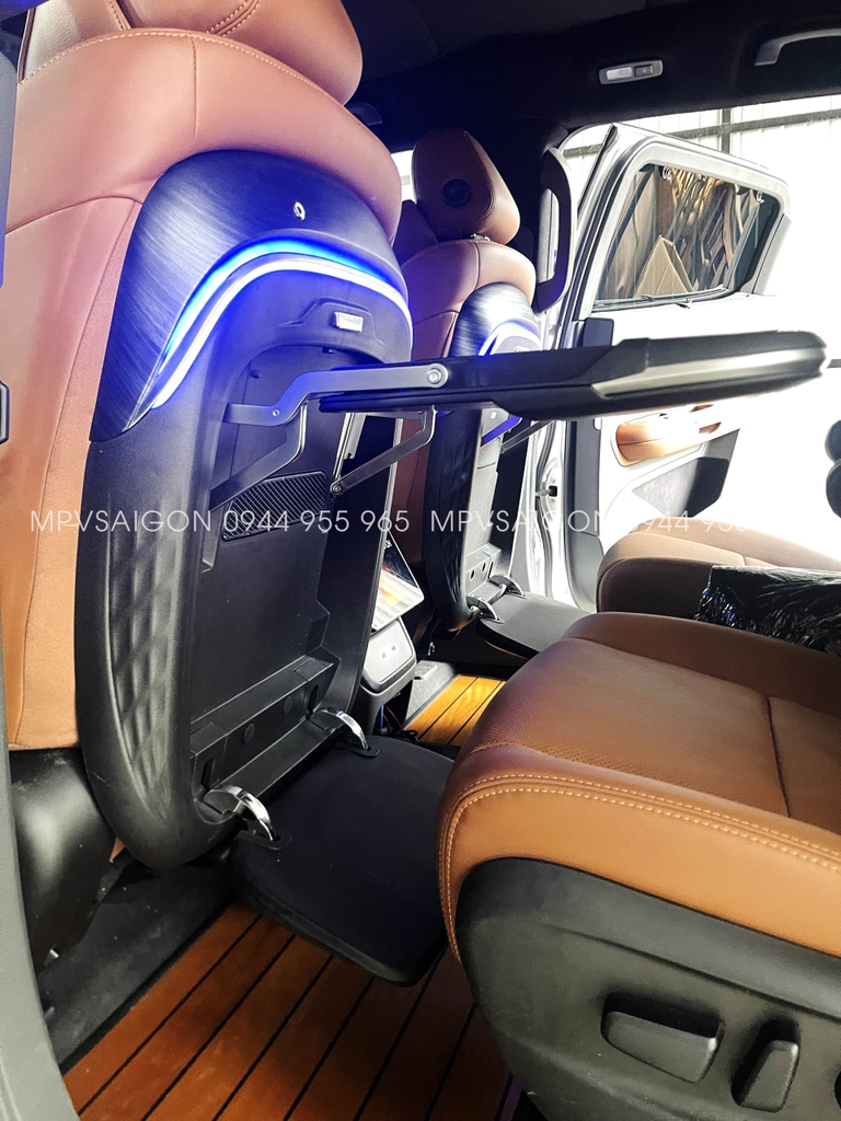 Bàn xếp lưng ghế Vinfast VF9