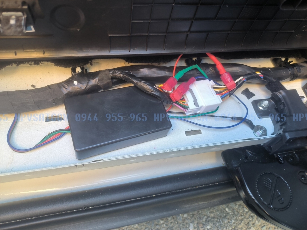 Công tắc cửa lùa điện có LED - Công tắc cửa lùa cột B Hyundai Custin