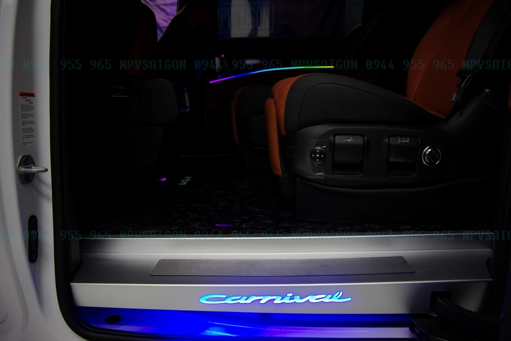 Ốp bệ bước chân hợp kim nhôm Carnival 2024 2025 - Ốp bệ bước inox có LED chuyên dụng Carnival