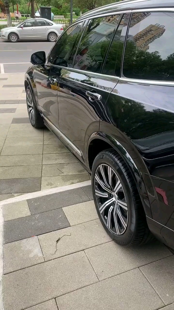 BỆ BƯỚC ĐIỆN LÊN XUỐNG VOLVO XC60 XC90