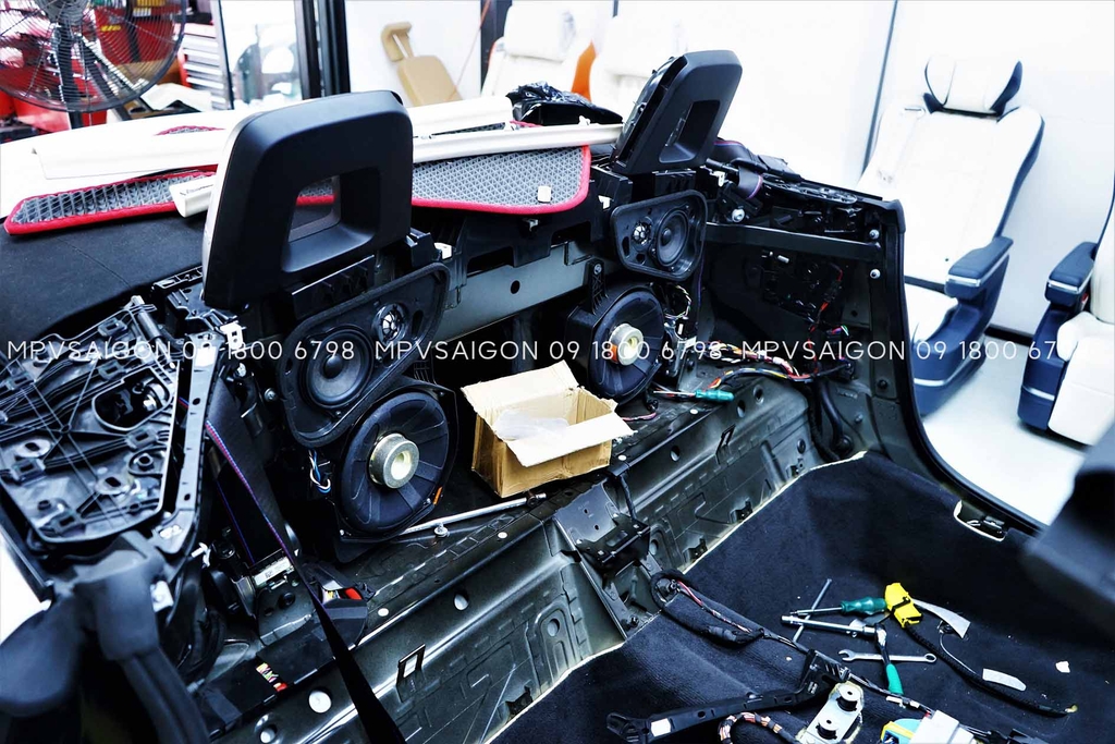 Bọc da đổi màu nội thất dành cho BMW Z4