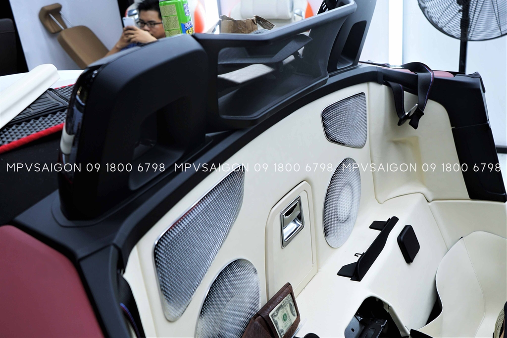 Bọc da đổi màu nội thất dành cho BMW Z4