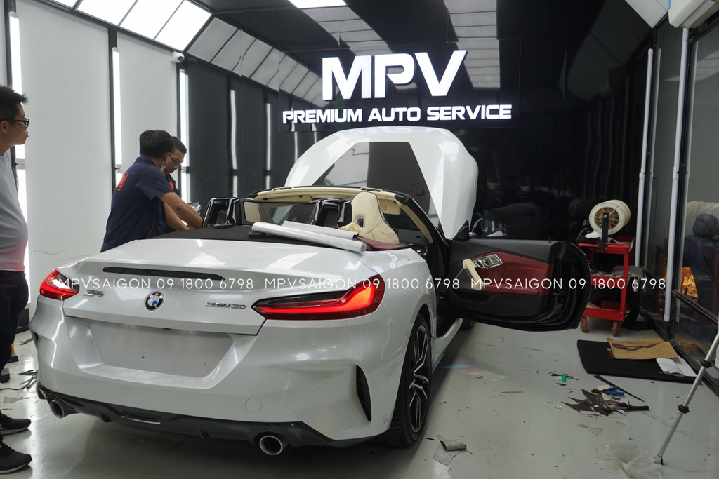 Bọc da đổi màu nội thất dành cho BMW Z4
