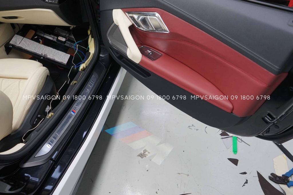 Bọc da đổi màu nội thất dành cho BMW Z4