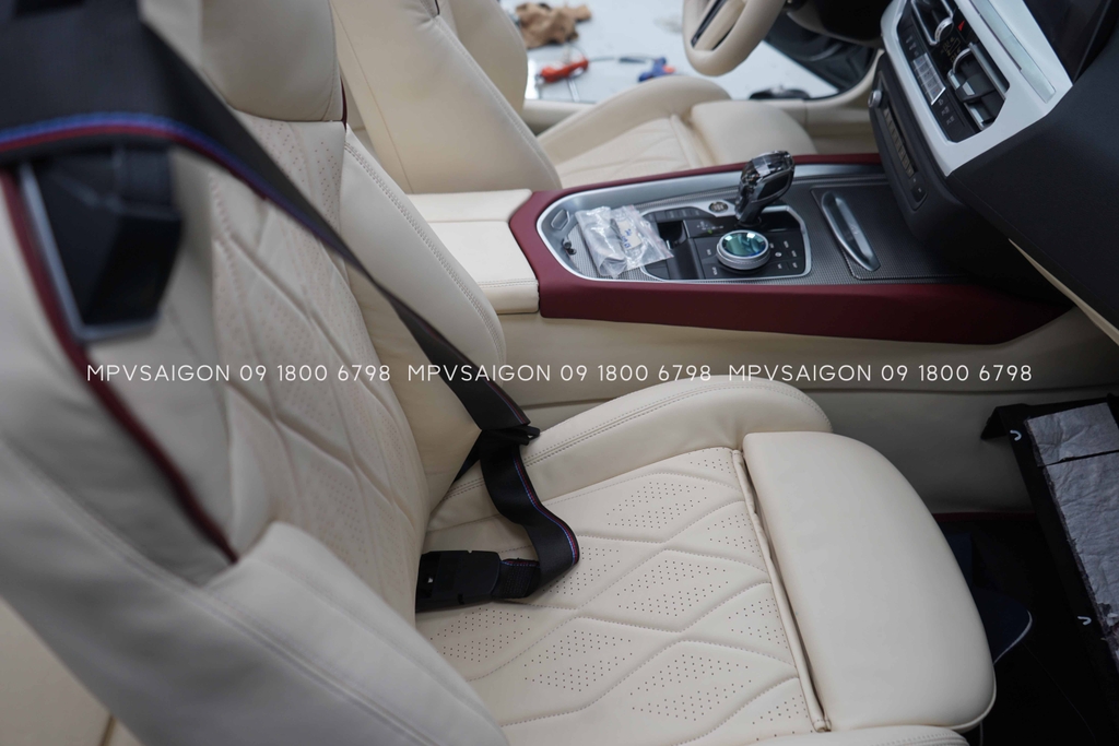 Bọc da đổi màu nội thất dành cho BMW Z4