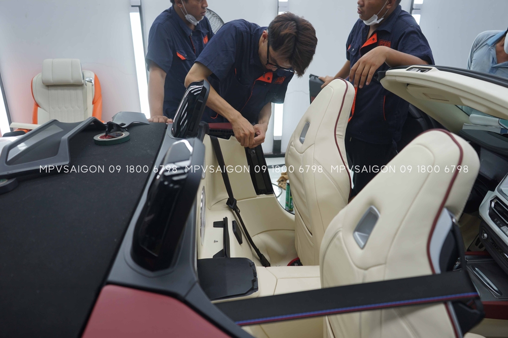 Bọc da đổi màu nội thất dành cho BMW Z4