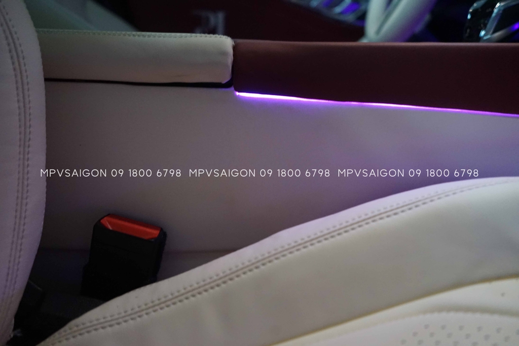 Bọc da đổi màu nội thất dành cho BMW Z4