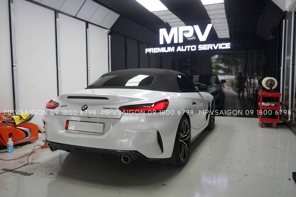 Bọc da đổi màu nội thất dành cho BMW Z4