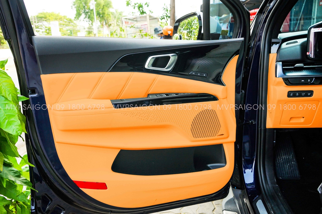 Bọc da ghế  đổi màu nội thất KIA Carnival màu cam Hermes