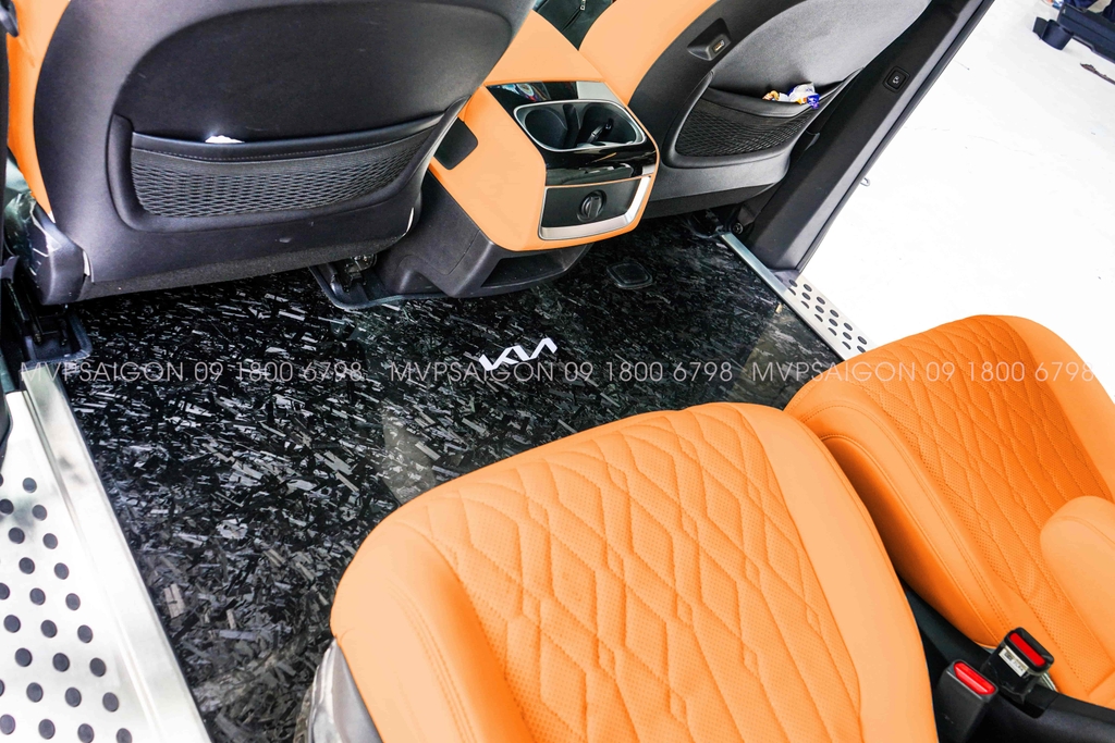 Bọc da ghế  đổi màu nội thất KIA Carnival màu cam Hermes