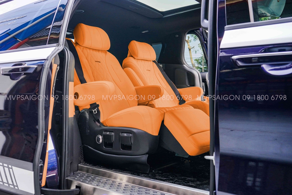 Bọc da ghế  đổi màu nội thất KIA Carnival màu cam Hermes