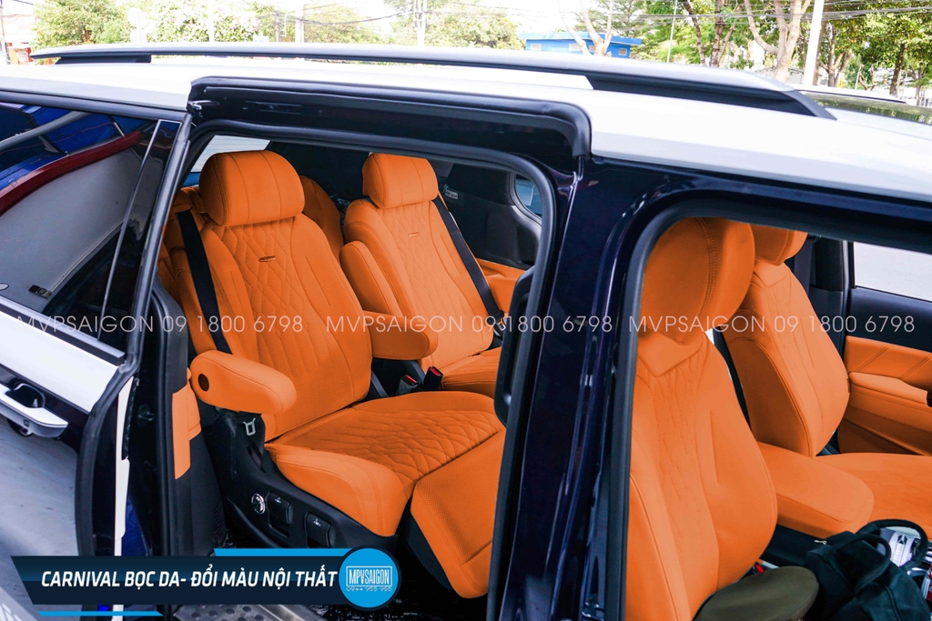 Bọc da ghế  đổi màu nội thất KIA Carnival màu cam Hermes