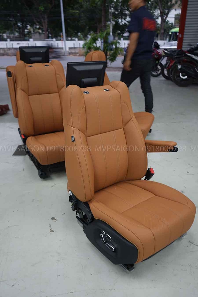 Bọc da ghế và nội thất Range Rover với thợ chuyên may nệm xe châu Âu