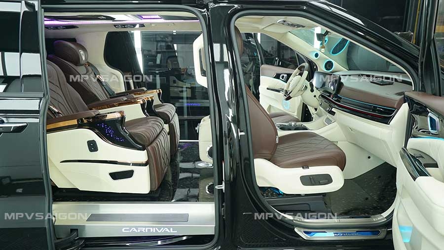 Bọc da và đổi màu nội thất cho Kia Carnival 2025