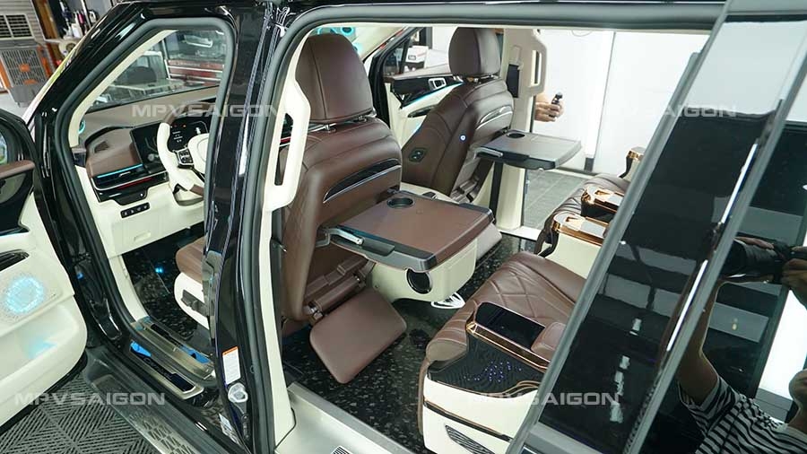 Bọc da và đổi màu nội thất cho Kia Carnival 2025
