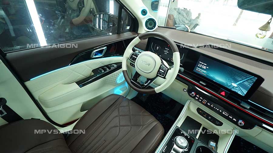 Bọc da và đổi màu nội thất cho Kia Carnival 2025