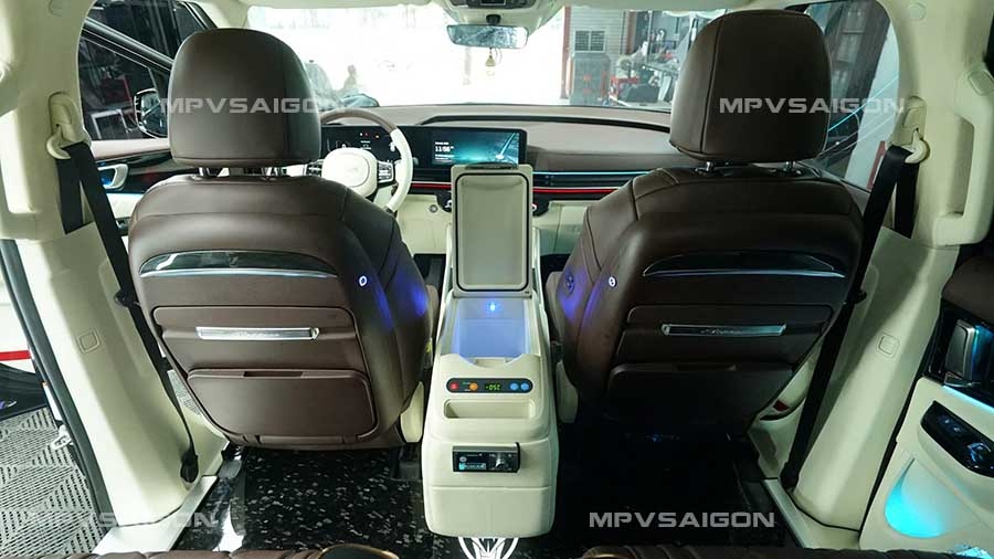 Bọc da và đổi màu nội thất cho Kia Carnival 2025