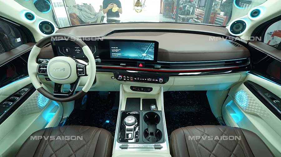 Bọc da và đổi màu nội thất cho Kia Carnival 2025