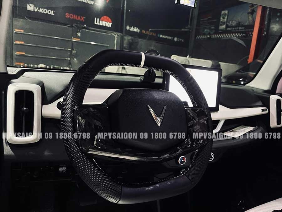 Bọc da vô Lăng và vô lăng carbon xe VinFast VF3