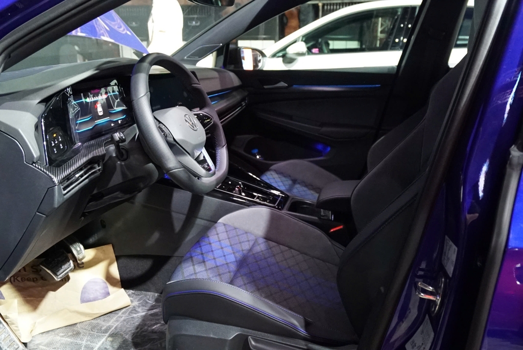 ĐỔI MÀU NỘI THẤT VOLKSWAGEN GOLF