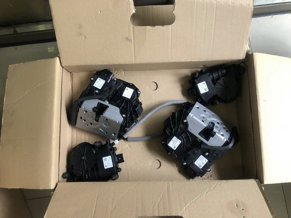 Cơ cấu khóa cửa trượt- cửa lùa VW Viloran 20~24