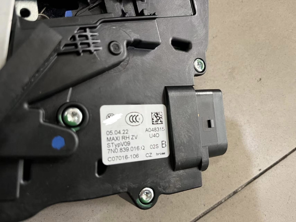 Cơ cấu khóa cửa trượt- cửa lùa VW Viloran 20~24