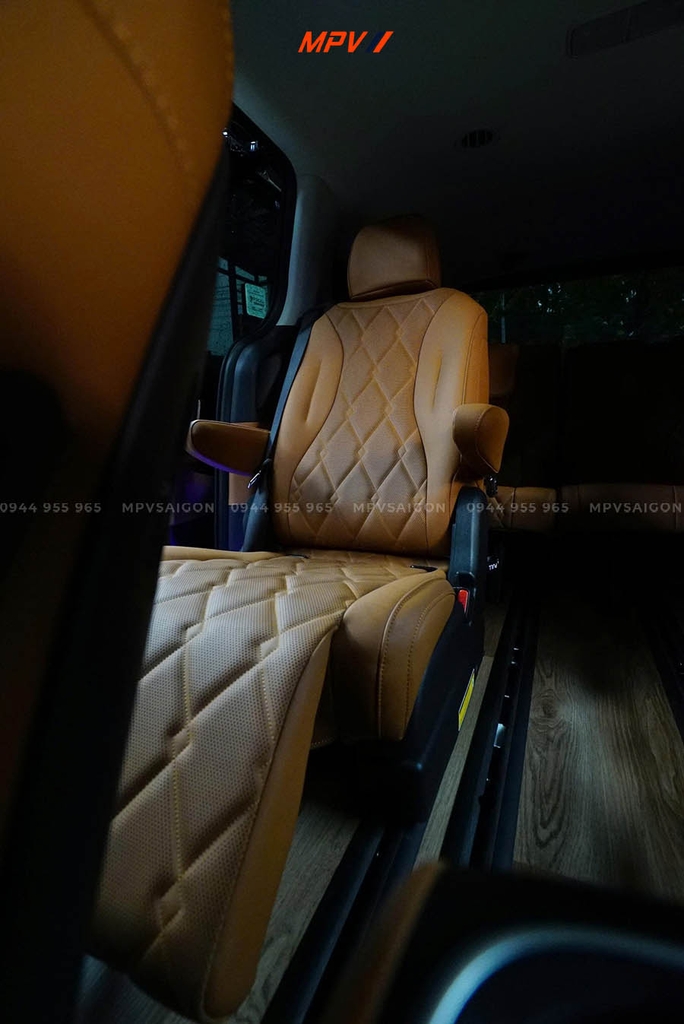 KIA CARNIVAL - COMBO TRƯỢT ĐIỆN 4 HƯỚNG HÀNG 2 VÀ SÀN VÂN GỖ CAO CẤP