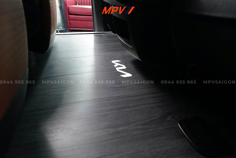 KIA CARNIVAL - COMBO TRƯỢT ĐIỆN 4 HƯỚNG HÀNG 2 VÀ SÀN VÂN GỖ CAO CẤP