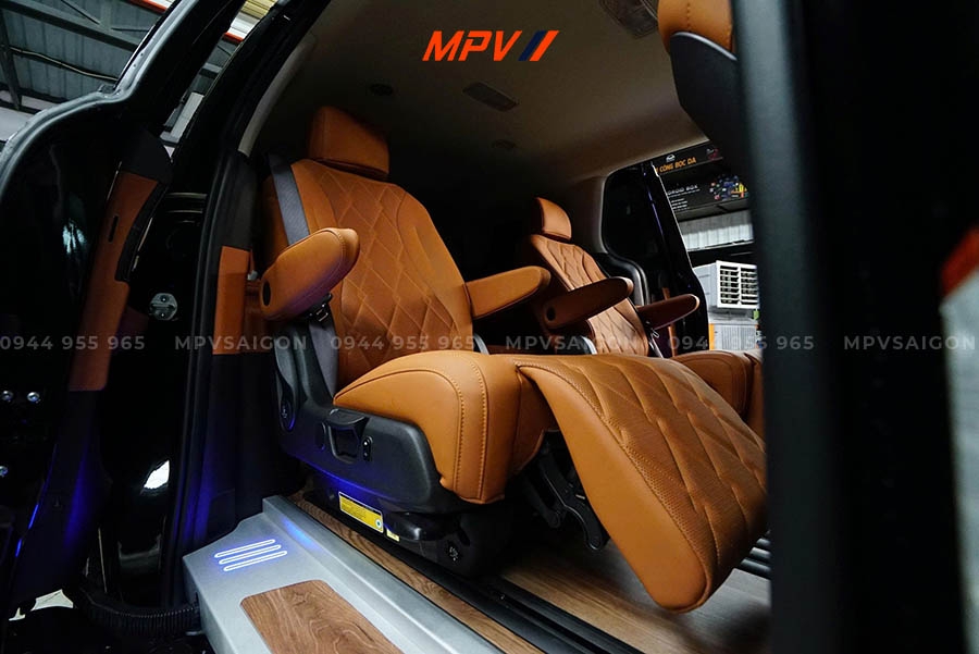 KIA CARNIVAL - COMBO TRƯỢT ĐIỆN 4 HƯỚNG HÀNG 2 VÀ SÀN VÂN GỖ CAO CẤP