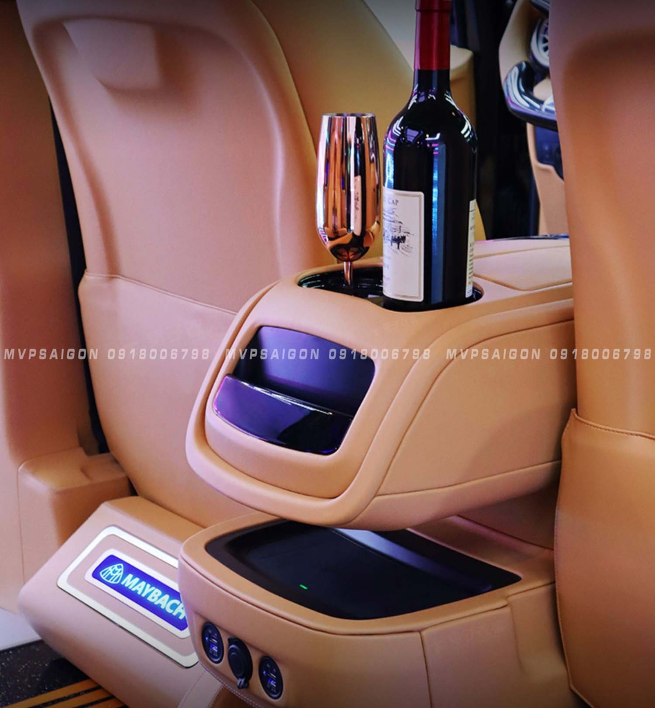 Con ngựa bệ tì tay Mercedes Benz V250 mẫu 2025