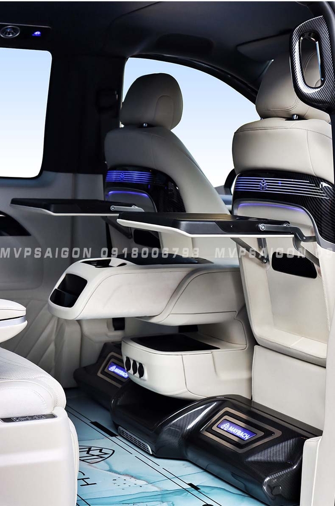 Con ngựa bệ tì tay Mercedes Benz V250 mẫu 2025